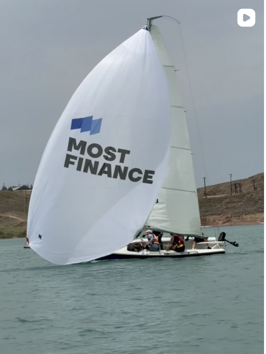 Most Finance — реклама на яхте